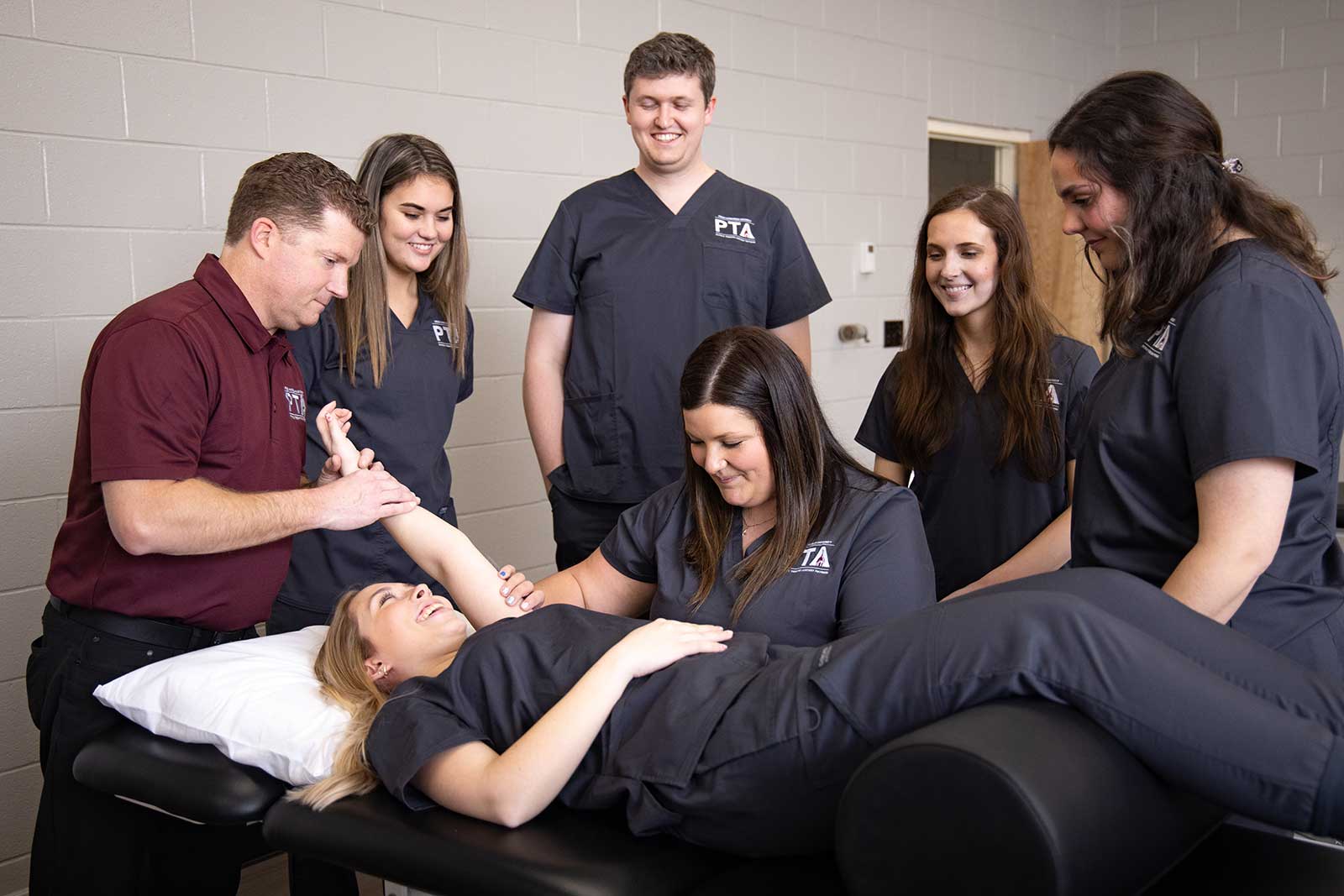 The physical therapist assistant program at FHU provides a robust and thorough physical therapy education to help students become a physical therapist assistant, associate physical therapist, or licensed physical therapy practice. 