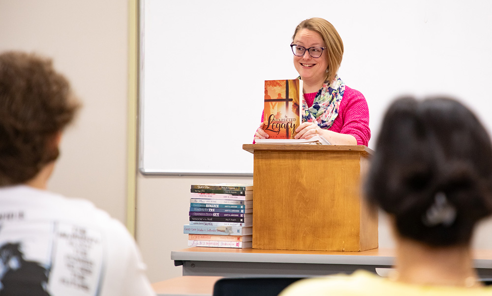 FHU alumna and author Amy Anguish discusses her career in Professor Loren Warf’s Advanced Traditional Grammar class.