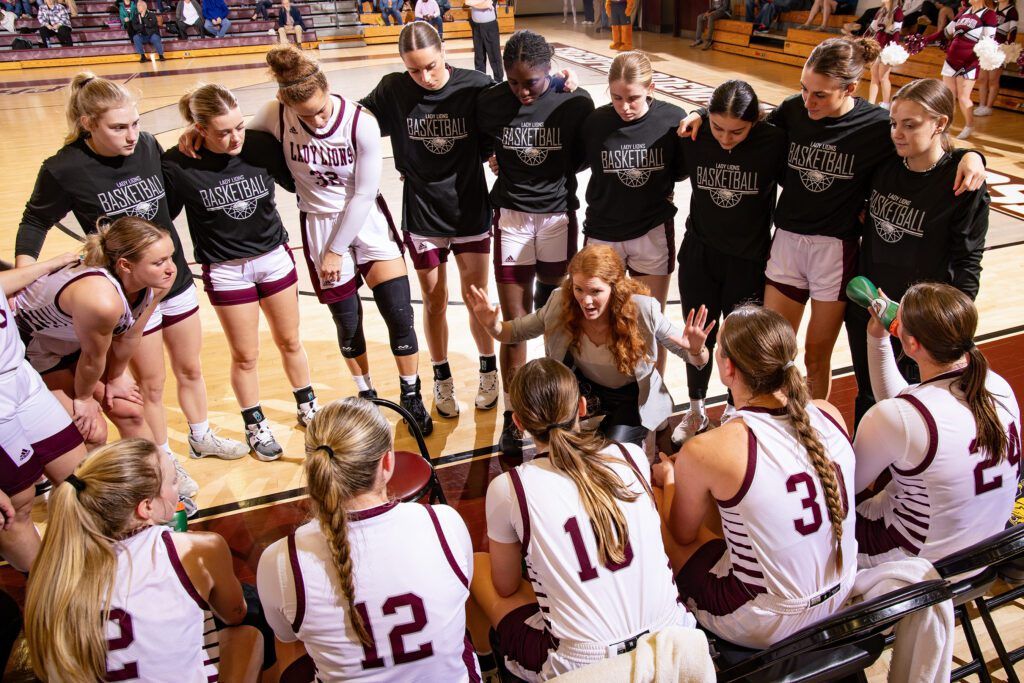 FHU basketball team