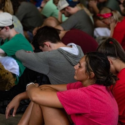 students praying
