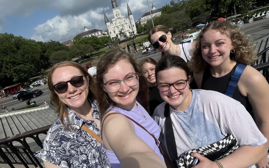 FHU students taking a picture together in New Orleans