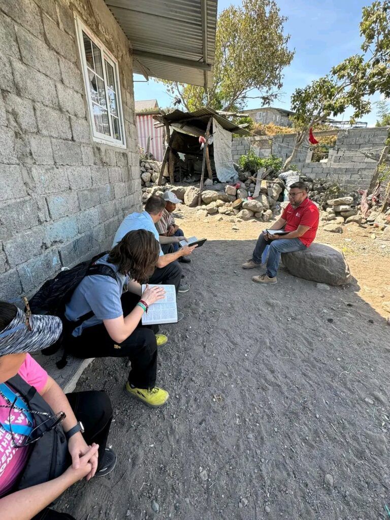 Phi Kappa Alpha Members Spend Spring Break Serving in Panama